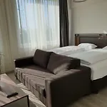 Motel Plus Schoenefeld Шёнефельд