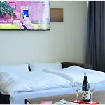 Motel Plus Schoenefeld アパートホテル 3*