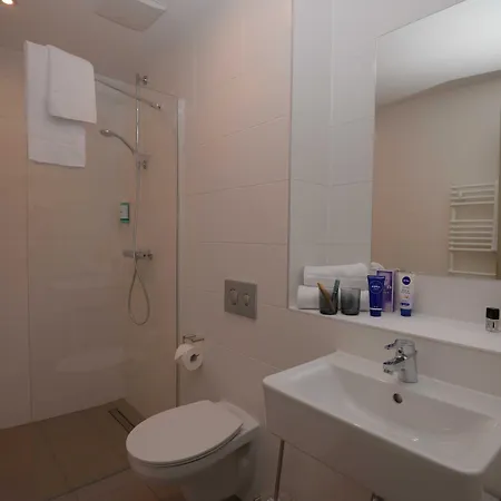 Motel Plus Schoenefeld מלון דירות 3*