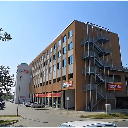 Motel Plus Schoenefeld Шёнефельд