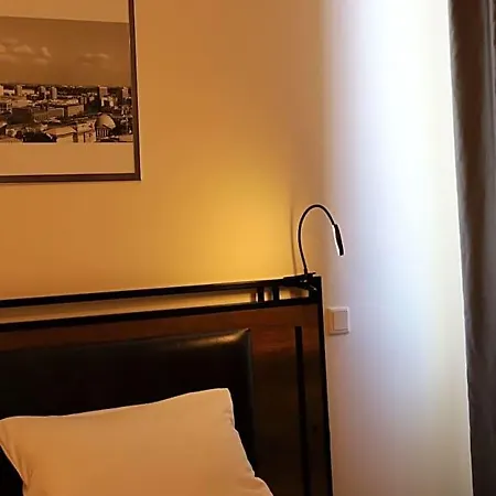 Motel Plus Schoenefeld Шёнефельд