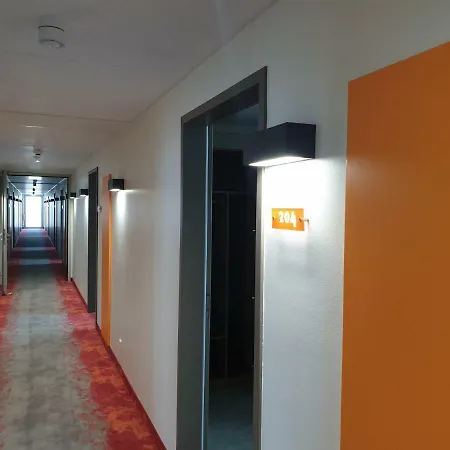 מלון דירות Motel Plus Schoenefeld 3*